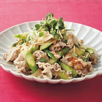 【旬レシピ】鍋ひとつで作れる彩りおかずサラダ「豚しゃぶと春野菜の梅あえ」