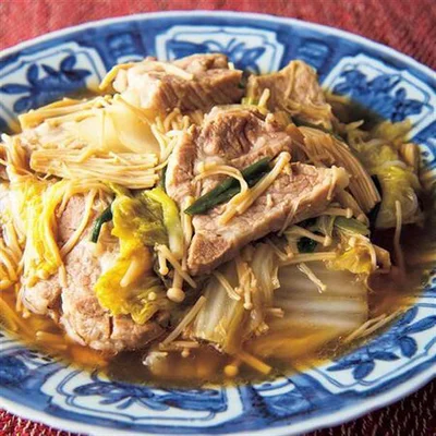 【画像を見る】鍋に材料を入れて煮るだけ！「豚肉と白菜の中華煮」