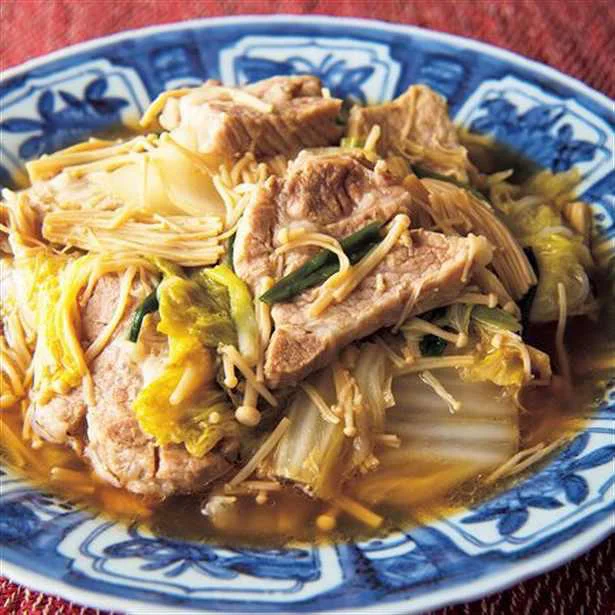 【画像を見る】鍋に材料を入れて煮るだけ!「豚肉と白菜の中華煮」
