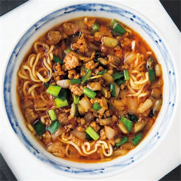 【画像を見る】袋麺が勝浦のご当地ラーメン風に!「インスタント勝浦担担麺(タンタンメン)風」