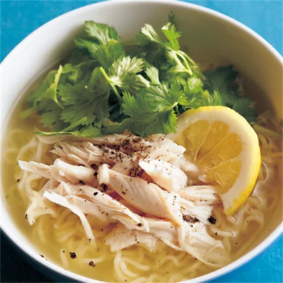 「エスニック蒸しどりラーメン」