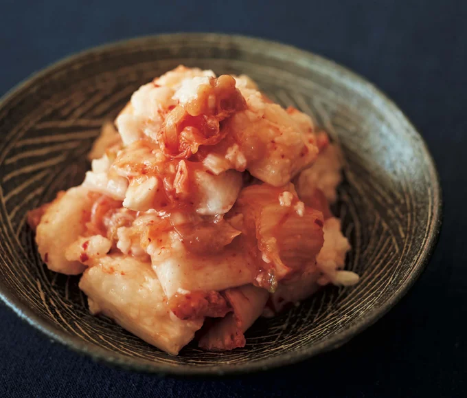 キムチと梅の酸味がおいしい「たたき長いものキムチあえ」