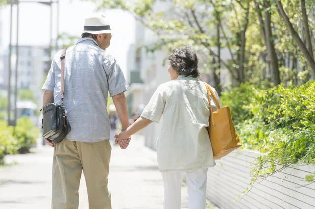 年金暮らしになっても生活水準を変えない両親。将来、お金に困りそうで心配…【お悩み相談】
