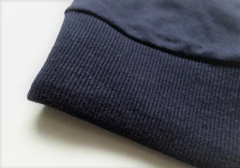 裾は、引き締め感のあるゴム編み風デザイン。インしなくても見た目がきちんとしてくれるので安心です