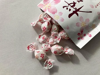 個包装のペーパーも桜模様「桜そふときゃんでぃ」