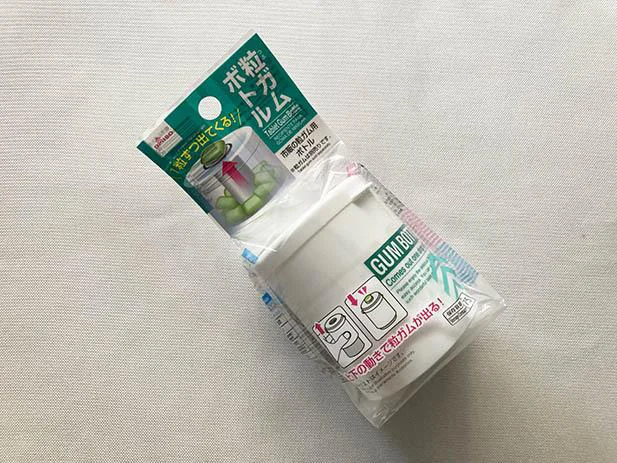 考えた人天才ですか…！？【DAISO】ボトルに手を入れずにガムが取り出せる「粒ガムボトル」が凄い