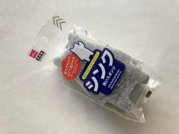 立てて乾かせるから水切れがいい！【DAISO】の「シンク洗いスポンジ」がかわいいうえに実用的