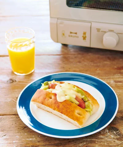 「フォカッチャのホットドック風」前日の夜ごはんを朝食にアレンジ。とろけるチーズで味に変化がでます。