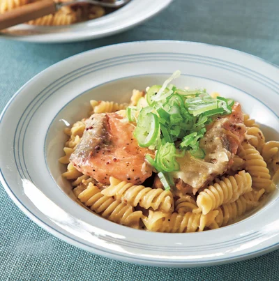 鮭のうまみとヨーグルトの酸味がマッチ「サーモンのクリームパスタ風」