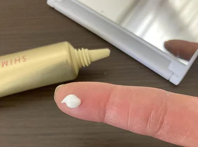 このままだとシミだらけ!?　すっぴん在宅ワークでほったらかしていたお肌の徹底ケアを薬用シミエースAXプレミアムで始めてみた