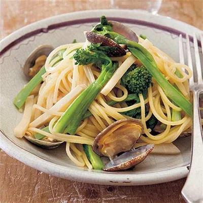 身がぷっくりと肉厚になる今が食べごろ。うまみたっぷり本格あさりパスタ