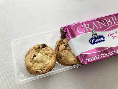 メルバのクッキーからは「ホワイトチョコレート＆クランベリー」をチョイス