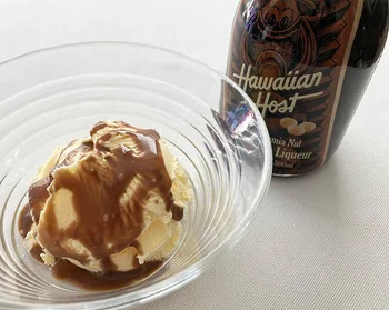 「ハワイアンホースト マカダミアナッツ チョコレートリキュール」をバニラアイスにかけて