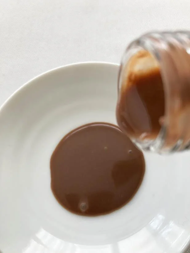 とろ~りチョコシロップのように見えて、アルコール分5度のリキュール