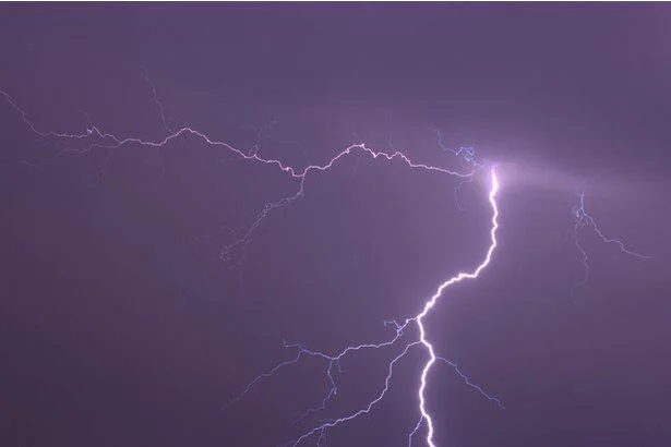  雷が発生するそもそものメカニズム　誰かに話したくなる地球の雑学(72）