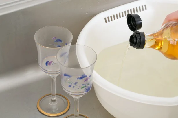 長期間使わずに保管して曇ってしまったグラスは、薄めた酢水などで洗うとすっきり！