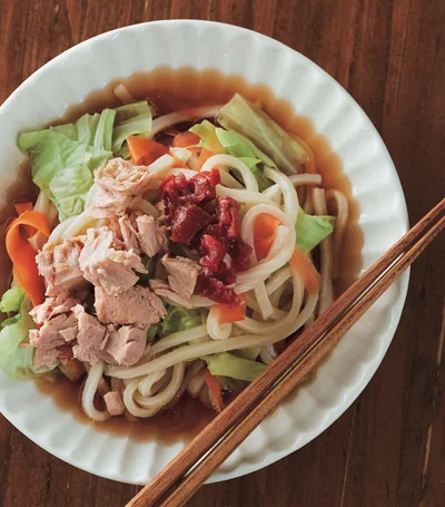 ツナのうまみと梅干しの酸味がマッチ「ツナ梅うどん」