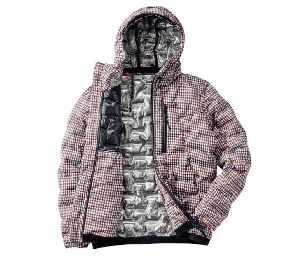 ワークマン AERO STRETCH ULTIMATE フーデッドパーカー ¥3,900/ワークマン