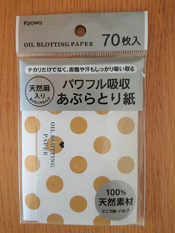 麻入りで肌ざわりよし！75枚入りなのにスリムで持ち運びも◎！【セリア】のあぶらとり紙が優秀