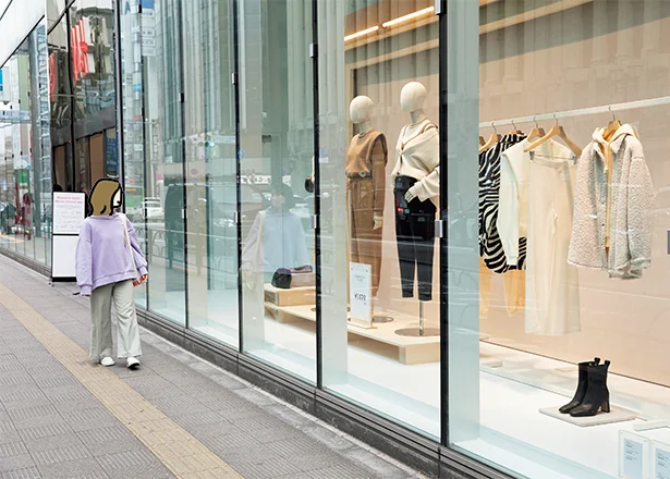 「実店舗に行けば試着できて、店員さんのアドバイスがもらえるのが◎」