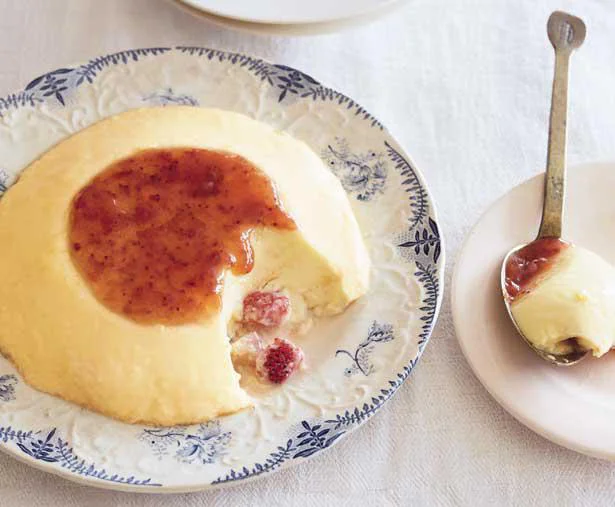 プリンの型がなくてもOK。混ぜて焼くだけ超簡単「いちごのワンボウルプリン」