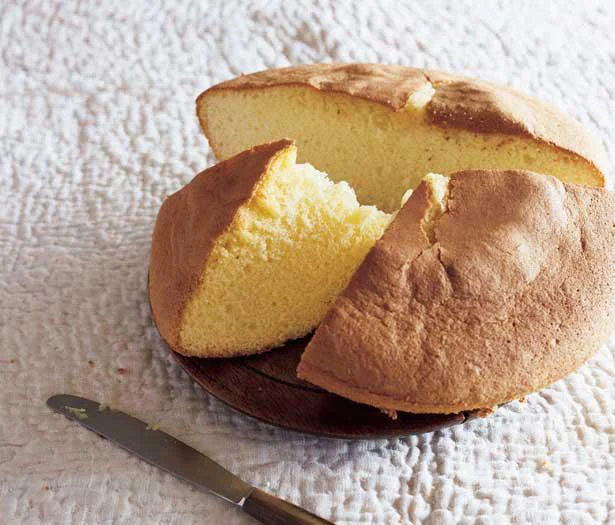 ふわふわ食感と素朴な味わいが魅力！ボウルで作れる「ワンボウルカステラ」