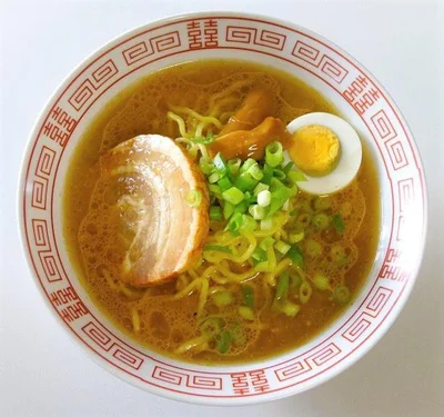 トッピングをのせて、我が家風　白樺山荘のラーメンが完成しました！