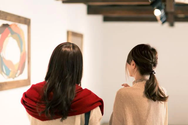 ひょっとして好き？！私の夫の前では態度が違う友人に戸惑っています…【お悩み相談】