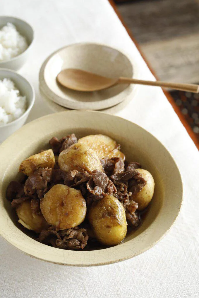 上島先生の肉じゃが。シンプルな材料で十分美味しそう