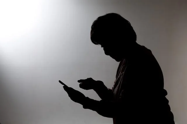 夫の友人から執拗なLINEが…。どう対応するべきか困っています【お悩み相談】