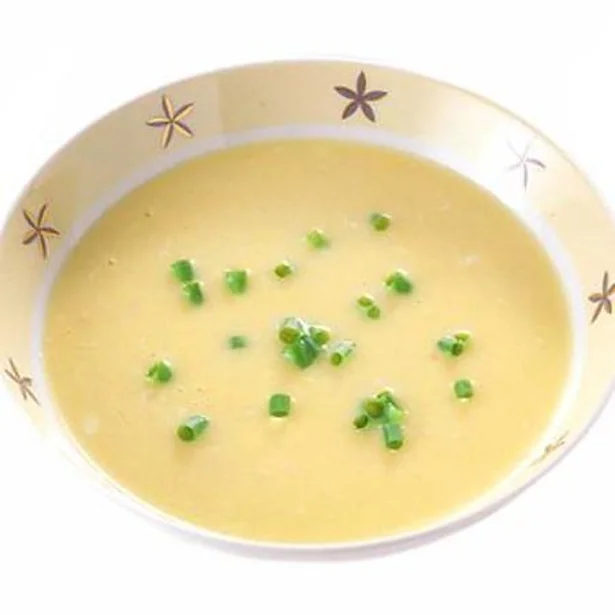 【画像を見る】市販のコーンスープをグレードアップさせる「卵入りコーンスープ」