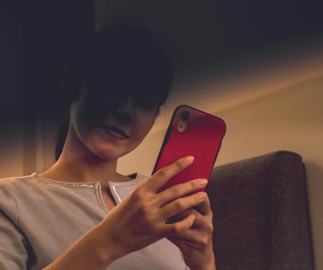 「いい歳して痛い」LINEの誤送信でママ友たちから嫌われてしまいました【お悩み相談】