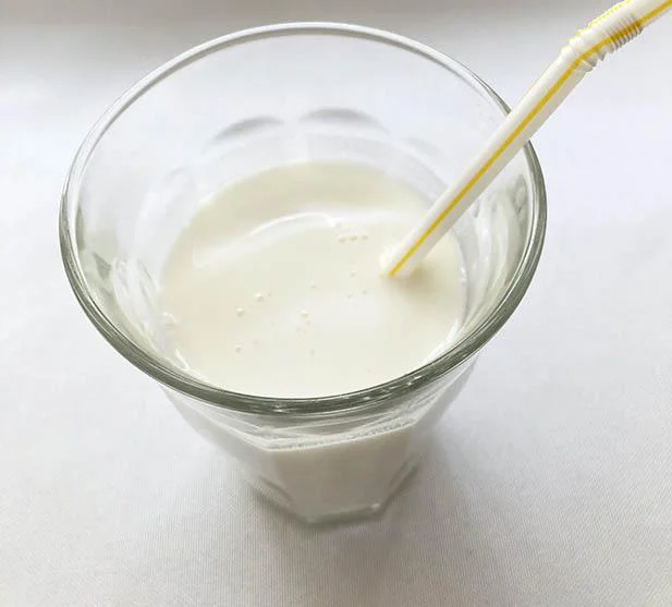 牛乳で割ると酸味がマイルドになるので、酸っぱさが苦手な人もごくごく飲めそう