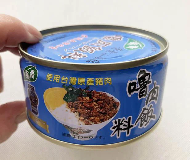 屋台で食べる魯肉飯（ルーローハン）って、まさにこんな感じ！の写真が入った缶詰「青葉 魯肉飯料」