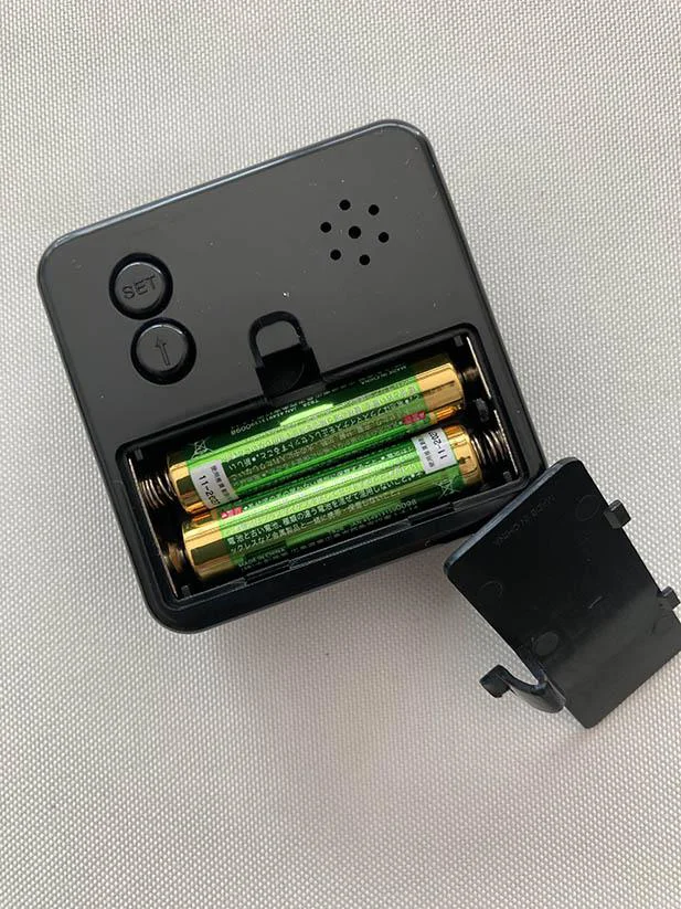 単4電池（別売り）を2本使用