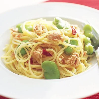【画像を見る】冷凍そら豆が鮮やか！「ツナのアーリオオーリオスパゲッティ」