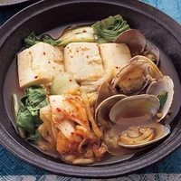 【旬レシピ】栄養満点なスープもグイッと召し上がれ♪「あさりと豆腐のキムチチゲ」
