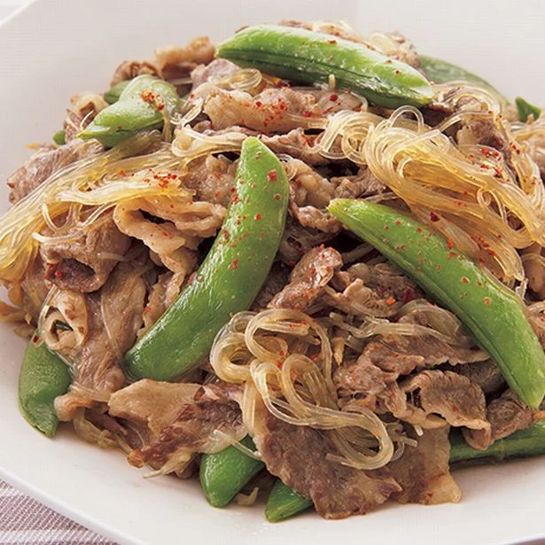 【春レシピ】カンタン下処理！スナップえんどうの緑を添えた「牛肉のはるさめ煮」