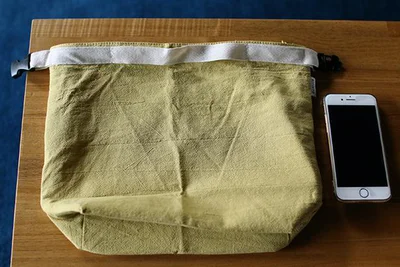 一見お弁当袋とは思えない大きめサイズ。