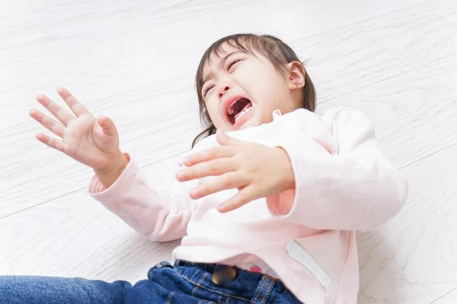 かんしゃくを起こすと、何を言っても聞き入れない５歳娘。落ち着かせるための対処法とは？【小川大介先生の子育てよろず相談室】