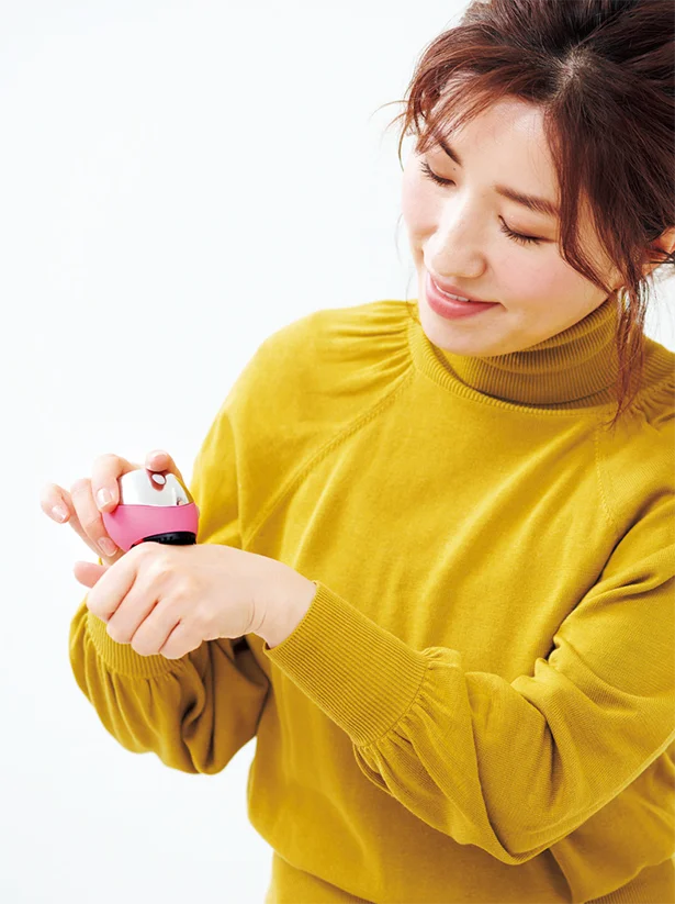 「ブラシがしなる!マウスみたいで握りやすい。カラフルな色もアガる」。(長井さん)