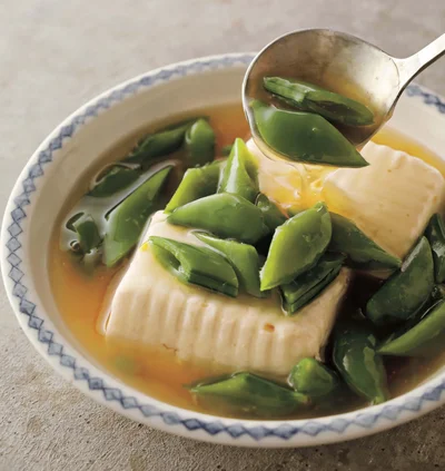 【画像】しょうがが効いたやさしい味わい「豆腐とスナップえんどうのうま塩あんかけ」