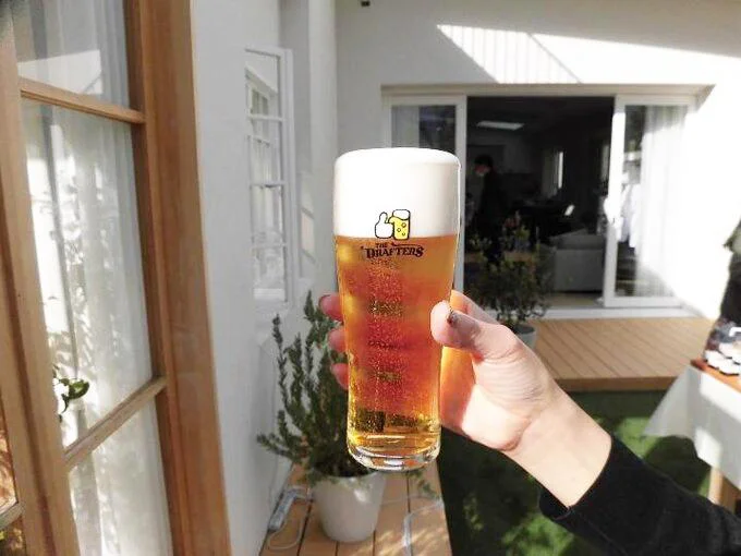 ビールと泡の比率がバランスのよい、完璧な生ビールの完成!