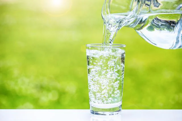 いろいろな浄水器のメリットをいいとこ取り！ 手間なし＆低コストでおいしい水が楽しめる浄水器に注目