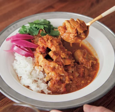 煮込みに40分かけちゃうよ！ 時間を贅沢に使った本格スパイスカレー【休日だから作りたいレシピ(2)】