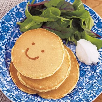 顔を描いたり、フルーツを入れたり！ ブランチにもおやつにも◎なパンケーキアレンジ5つ