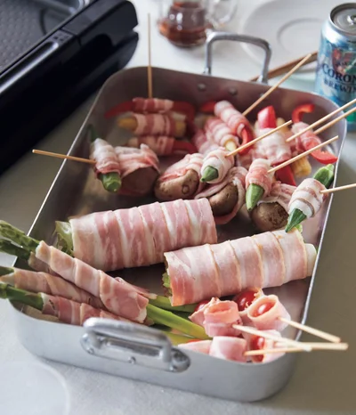 【画像】みんなで巻くのも楽しい♪「肉巻き野菜串」