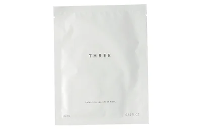 THREE バランシング スパ シートマスク16ml×6枚 ￥7,480／THREE洗顔後の肌にブースターとして投入。乾燥してこわばった肌にみずみずしさと透明感をプラス。