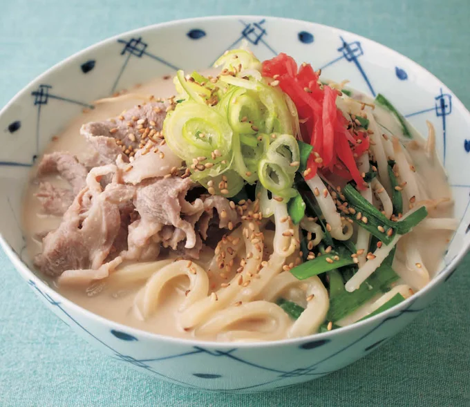 濃厚スープでやみつきのおいしさ「とんこつ風うどん」