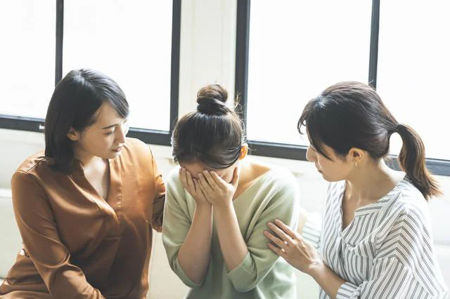 不倫で慰謝料を請求された友人のためにカンパする提案が！ 何か納得できません…【お悩み相談】